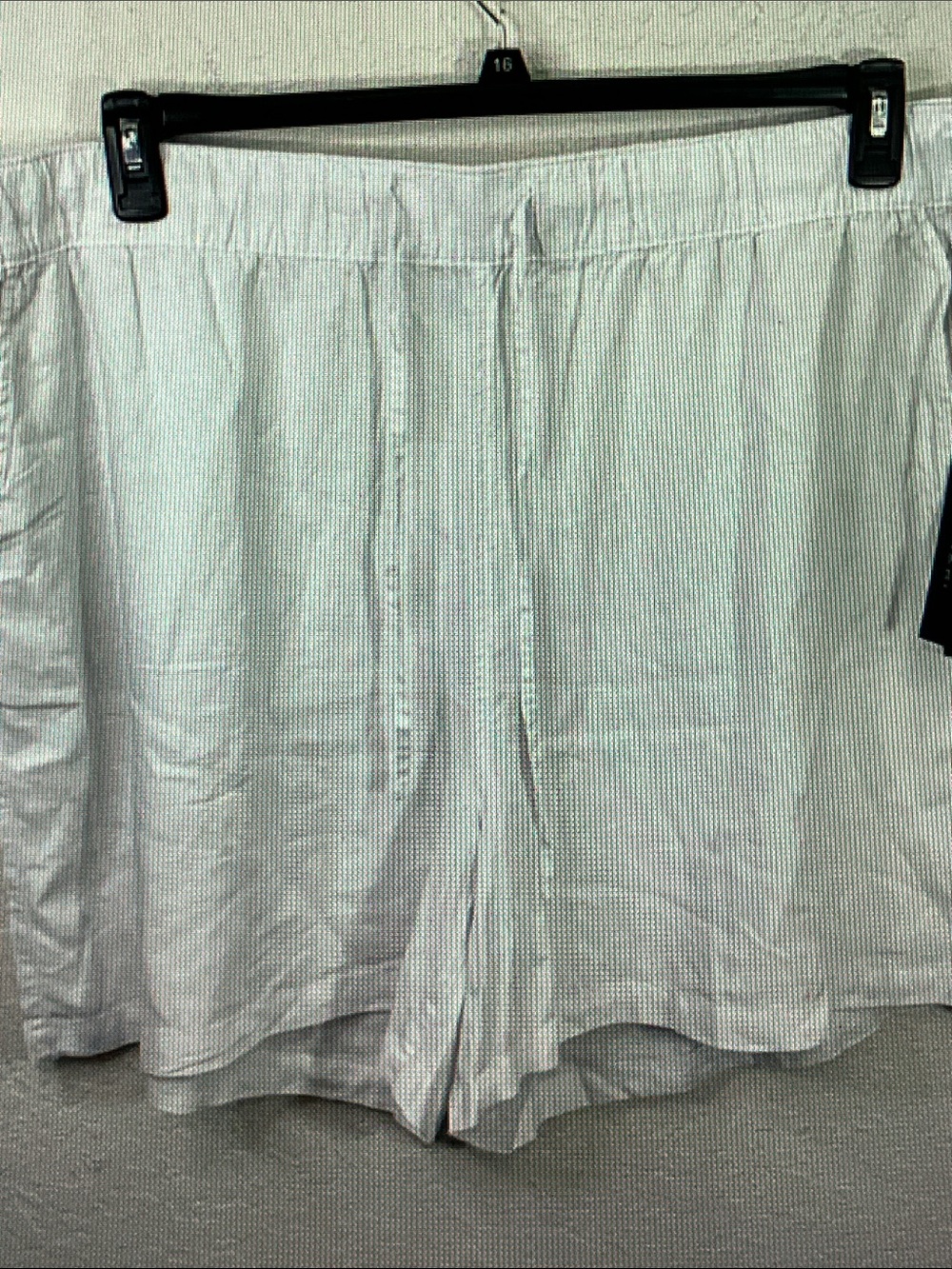 Tahari Light Gray Elastic-Waist Pull-On Bermuda Shorts